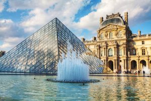 La pyramide du Louvre