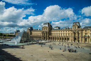 La Pyramide et le musée du Louvre